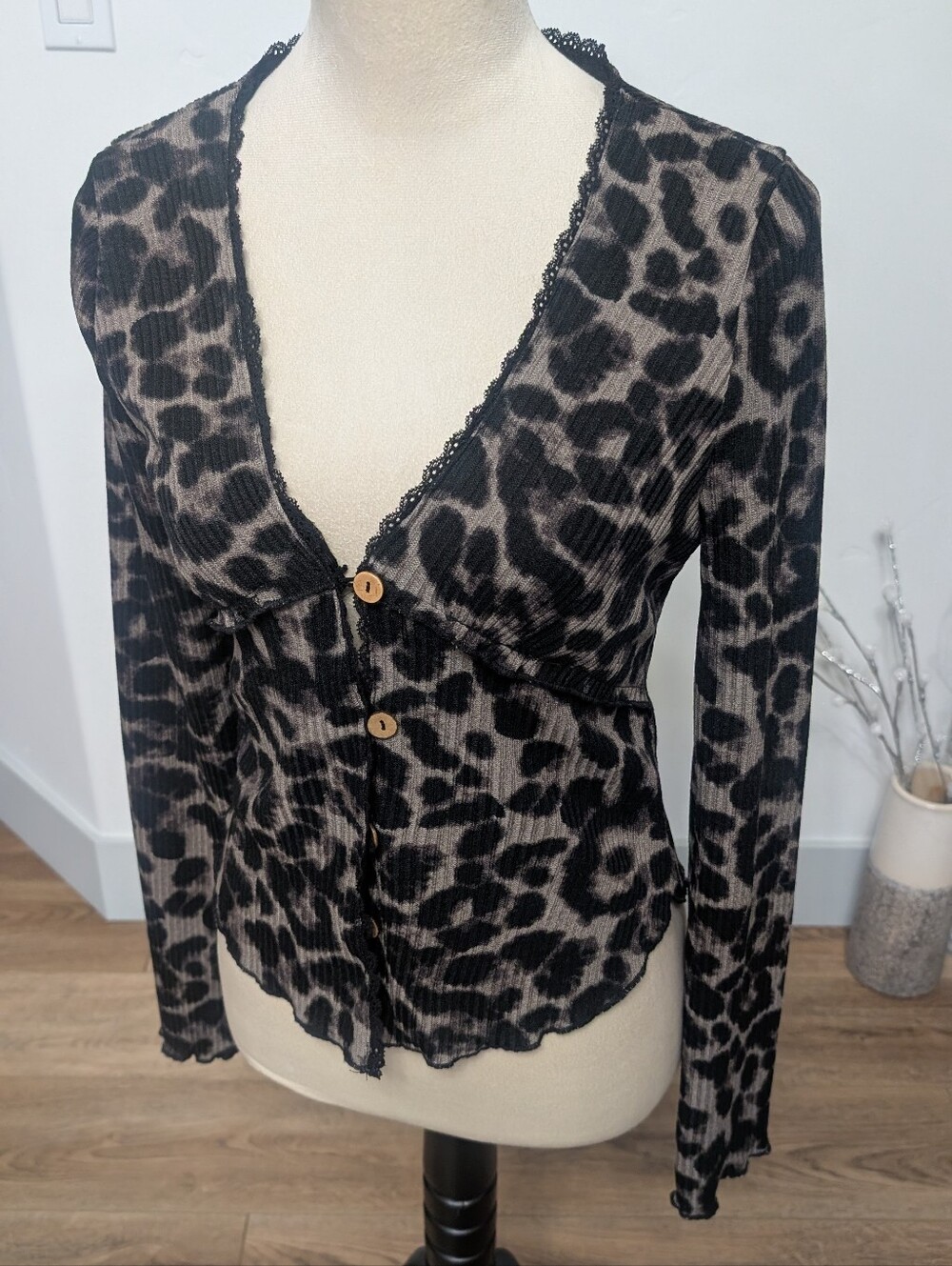Amazon Women's Leopard Print Long Sleeve V-Neck Button Top - Black/Gray